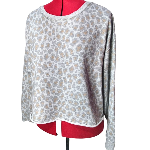 Colsie Leopard Cheetah Print Grey Cropped Oversized Loungewear Sweatshirt Large - Picture 1 of 11
